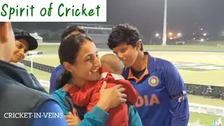 Viral video, Indian Women Cricket team playing with Pakistan Captain Bisma Maroof Daughter goes virl