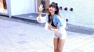 YUJIN. CUTE ATTRACTIVE BUSKING ON HONGDAE STREET.