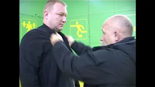 Используем одежду противника. В Крючков/Using the enemy's jacket in self-defense. V. Kryuchkov