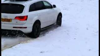 Audi Q7 TDI vs. BMW X5 e70 35d e53 Up Snowy Hill