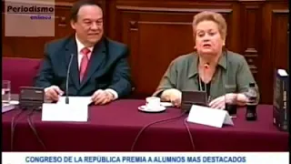 Martha Hildebrandt se burla del nombre de la Universidad Alas Peruanas