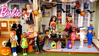 Barbie Doll Family Throw a Halloween Party