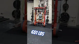 651 lbs trap bar deadlift easy single