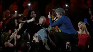 Bon Jovi - Newark NJ Prudential Center 4/8/18 Bed Of Roses.... Who does Jon kiss?