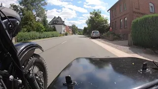 Ural Gespann Landstrasse aus der Beiwagen Perspektive