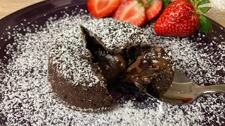 Chocolate Lava Cake, Schokokuchen mit flüssigem Kern, schnell und einfach gemacht