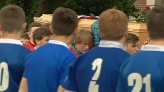 Nach tödlichem Balkonunglück: Weitere irische Studenten beigesetzt