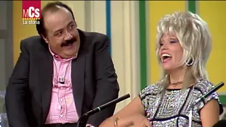 (1985). Amanda Lear svela il segreto del suo sesso a... Maurizio Costanzo (da MCS, '85).