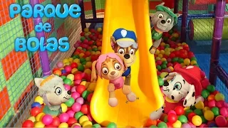 La Patrulla Canina juega y se divierte ¡EN EL PARQUE DE BOLAS! Piscina de bolas/ Parque Infantil