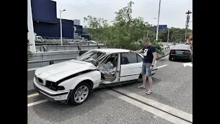 Нашел отличного донора для моей BMW E38 в центре города!