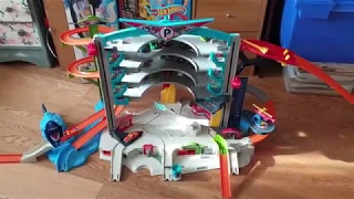 Hot Wheels Ultimate Garage Playset with Attack Shark Spiral Ramp and Electronic Sounds