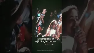 Live Proposal in Arijit Singh Concert❤What A Moment #arijitsingh #arijitsinghlive #shortvideo#shorts