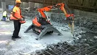 Robotic Demolition Machine Demolishing Concrete Slab - Dishmaan.com