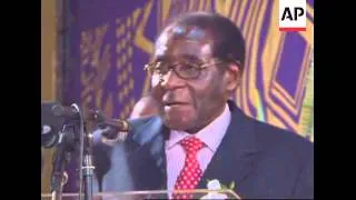 Mugabe says talks with opposition on power-sharing govt continue