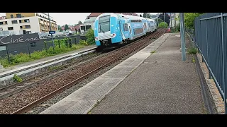 Départ d'un TER triplé en gare de Voiron