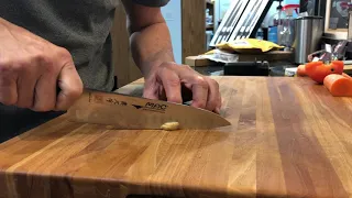 Knife Skills technique for the using the Rock Motion