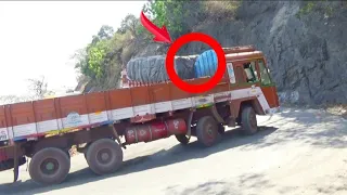 Heavy load Lorry and Emty Lorry Reverse after Turning on 7/27 Hairbin bend In Dhimbam Ghats