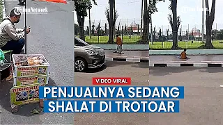 Hendak Beli Donat, Ternyata Penjualnya Anak SD Sedang Shalat di Trotoar