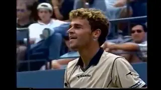 EM 1999 GUGA KUERTEN ERA ELIMINADO DO US OPEN PELO FRANCES CEDRIC PIOLINE