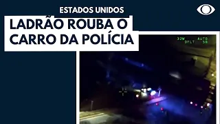 Ladrão rouba o carro da polícia e é salvo de ser atropelado pelo trem