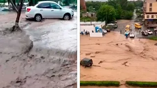 Потоки воды сносили деревья. Сильнейшие ливни затопили Владикавказ