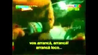 Cronica TV - Charly Garcia se intenta afanar un microfono