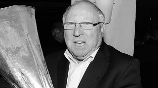 Uwe Seeler wurde laut Medienberichten an diesem Donnerstag auf dem Hamburger Friedhof Ohlsdorf beige