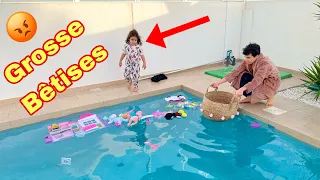 VLOG / AMIRA A FAIT UNE GROSSE BÊTISE ENCORE 😫 Elle ajouter tous ses jouer dans la piscine￼