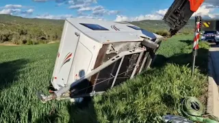 Rescat d'una caravana | Rescate de una caravana | Rescue of a caravan