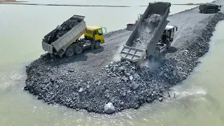 Road-building Equipment, 25-Ton Team Truck for Stone Bulldozer Unloading KOMATSU Injected Pebble