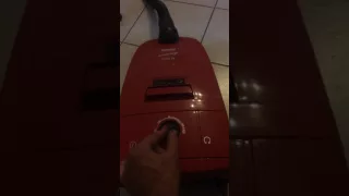Bosch 1700W Vacuum Cleaner