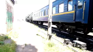 2ТЭ10Ут-0030 с пассажирский поездом Херсон-Львов