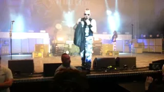 Sabaton's Joakim Broden trades his vest - 08.01.14 Oberhausen