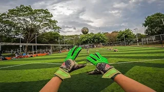 Life of a Goalkeeper!! UM DIA NA VIDA DE GOLEIRO AMADOR!!!!! GOLEIRO DE CAPACETE