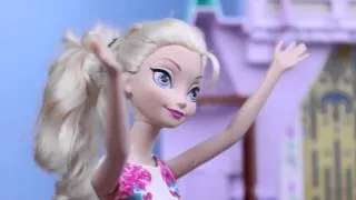 Frozen Elsa Steals Barbie Clothes ❤ Barbie Police Detective Career DisneyCarToys Frozen Castle