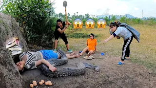 3 Brave Girls Confront Ferocious Giant Python and Poison Snakes to save the Girl