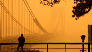 Canada wildfires: Code red air quality warning issued in NYC as hazardous smoke spreads | ITV News