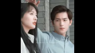 He covered her head first instead of his🙇‍♀️Caring Boyfriend goals💞Love o2o💕Xiao Nai💕Wei wei