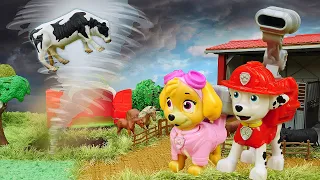 Tornado assusta os animais da fazenda! História infantil com super heróis Paw Patrol