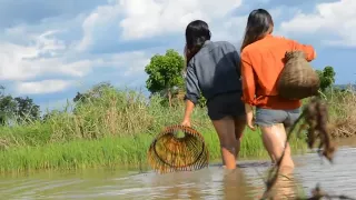 Женщины на рыбалке, камбоджийские рыбачки