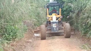 road rehab, grader work spreading CLG 4165 liugong on the road