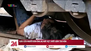 Nâng toa tàu hỏa cứu người đàn ông thoát chết hy hữu | VTV24