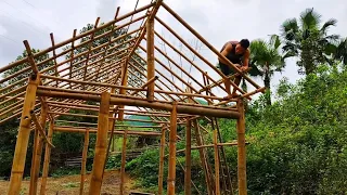 Left the city for the forest and built a bamboo house on the farm
