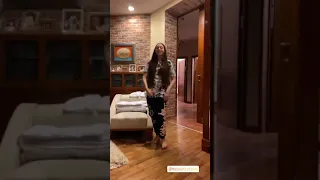 15-летняя дочь Оли Поляковой танцует на камеру