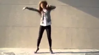 Офигенная девка, офигенно танцует