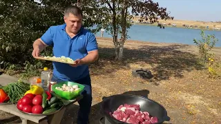 Мясо в казане на костре / мясо по-кремлевски / Рецепты из говядины