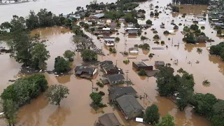 Тысячи домов затоплены, под воду ушли села и деревни. Наводнения накрыли юг Бразилии