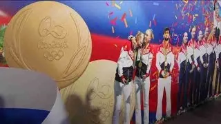 Rusia homenajea a sus deportistas olímpicos en un baile navideño