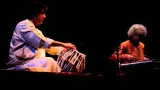 Shivkumar Sharma and Zakir Hussain in Paris (october 2006) RAGA AHIR BHAIRAV JHAPTAAL.MPG