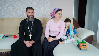 Визит директора Благотворительного фонда к семье священнослужителя из Кудымкарской епархии
